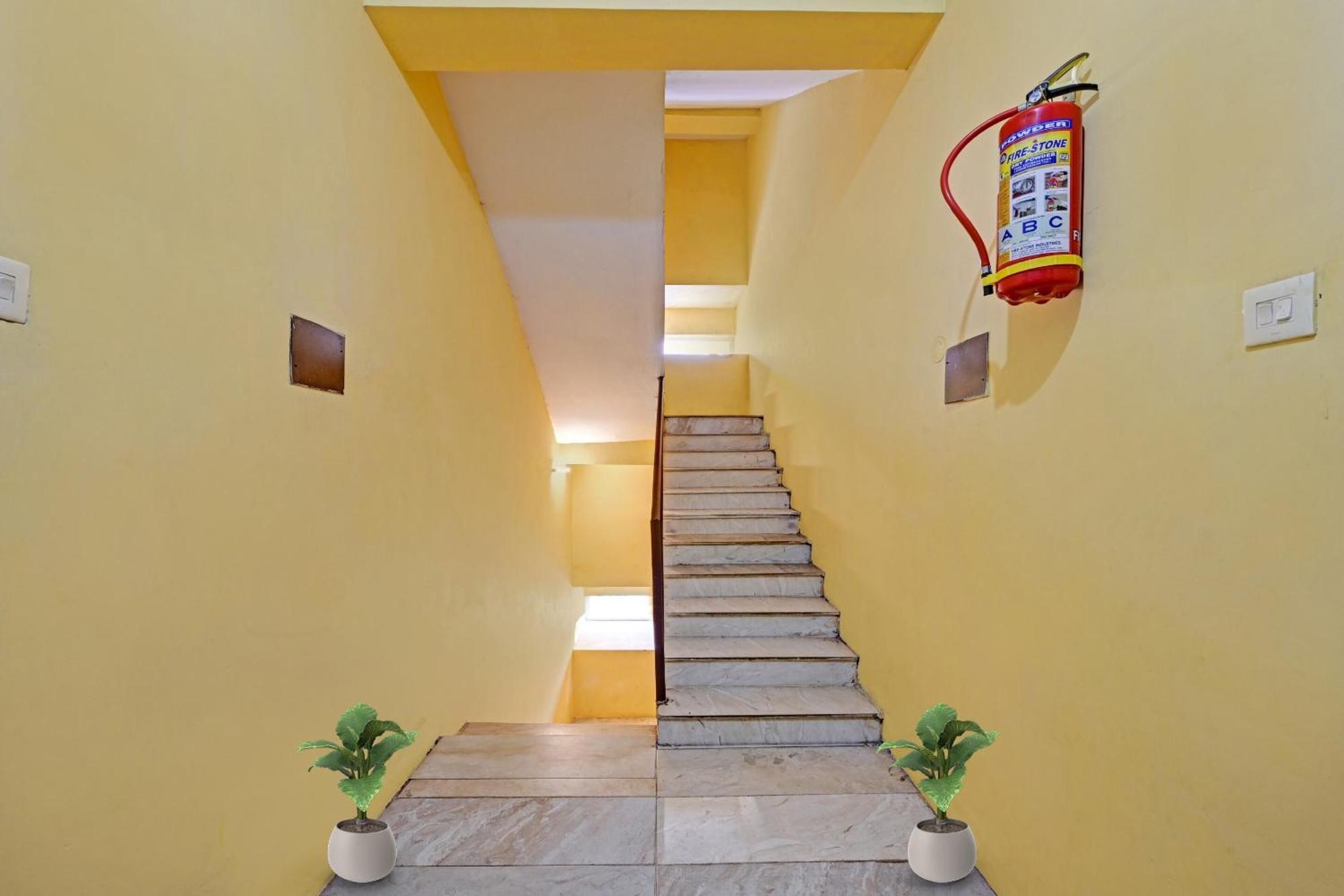 Hotel O Coastal Inn Luxury Service Apartments Kākināda Exterior foto