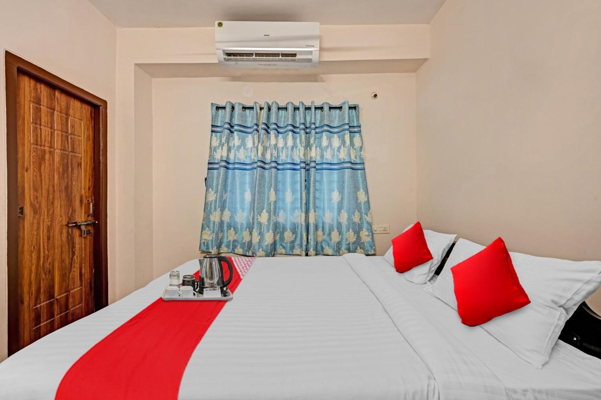 Hotel O Coastal Inn Luxury Service Apartments Kākināda Exterior foto